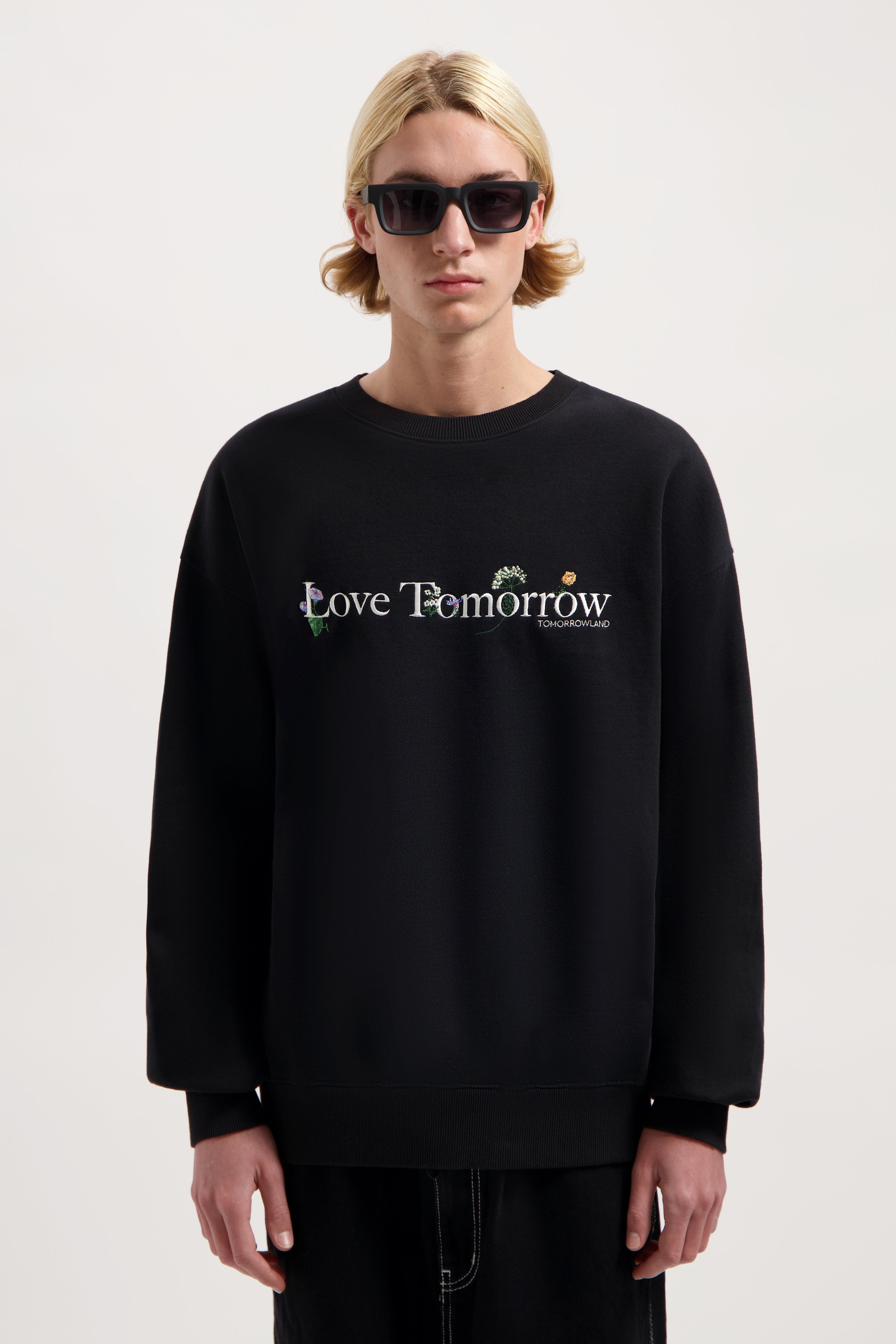 FLORAL LOVE SWEATSHIRT
